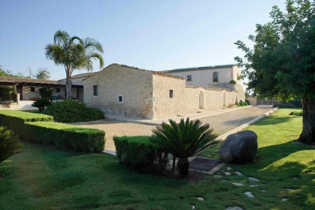 Torre Dantona Country Suites Pozzallo Exterior photo