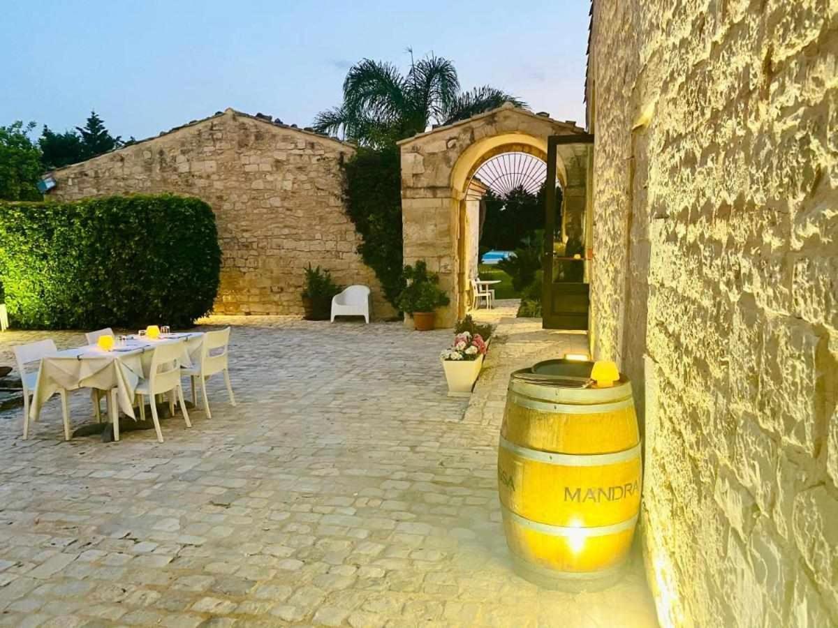 Torre Dantona Country Suites Pozzallo Exterior photo