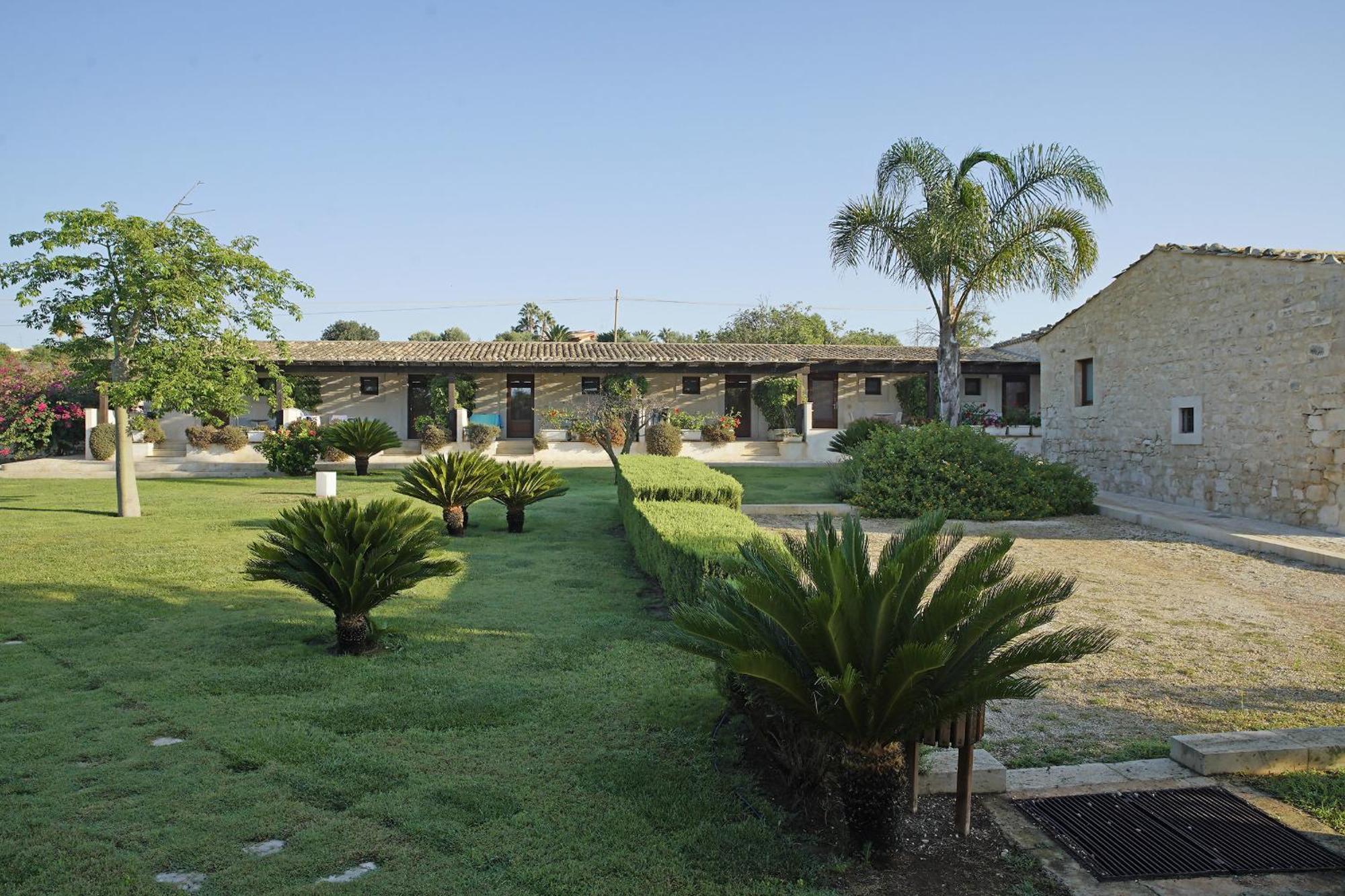 Torre Dantona Country Suites Pozzallo Exterior photo